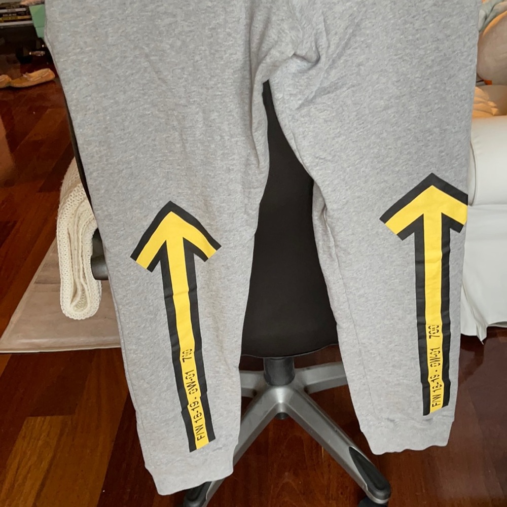 Off-White - Men's Gray Arrows Sweatpants - Sz M